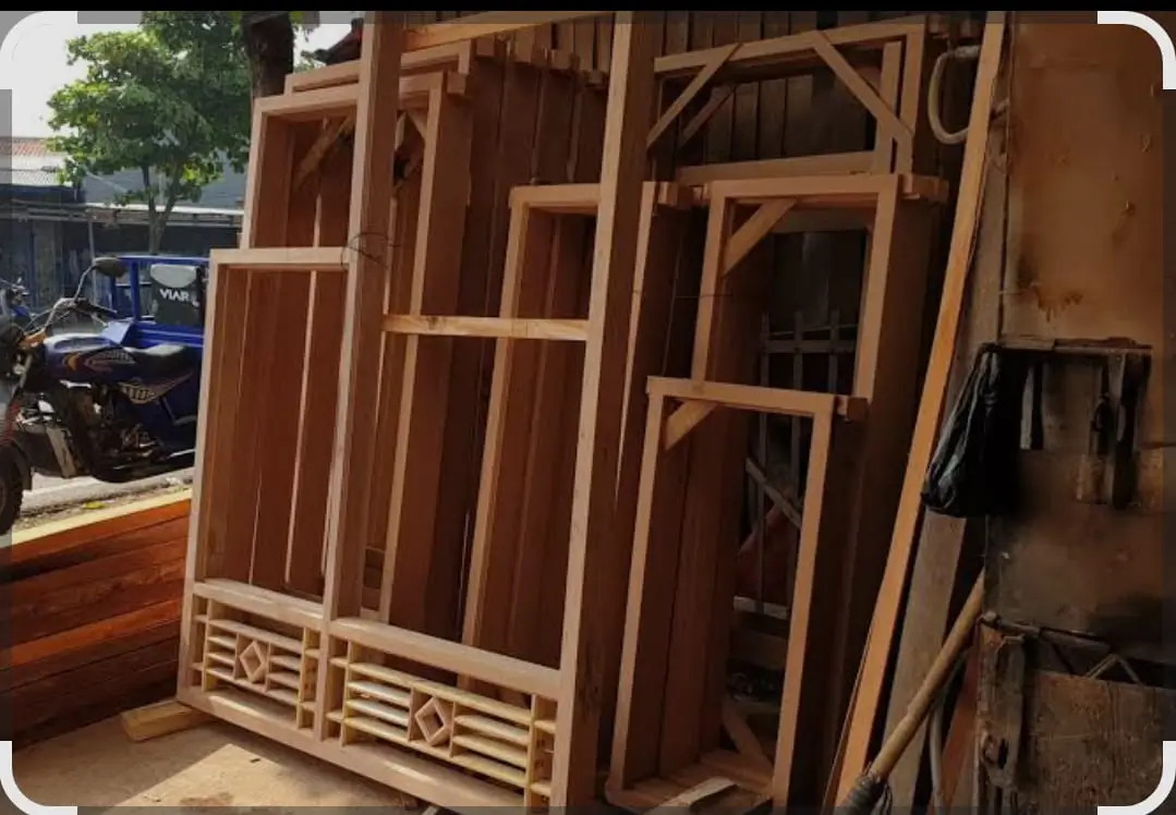 Kusen kayu Jakarta